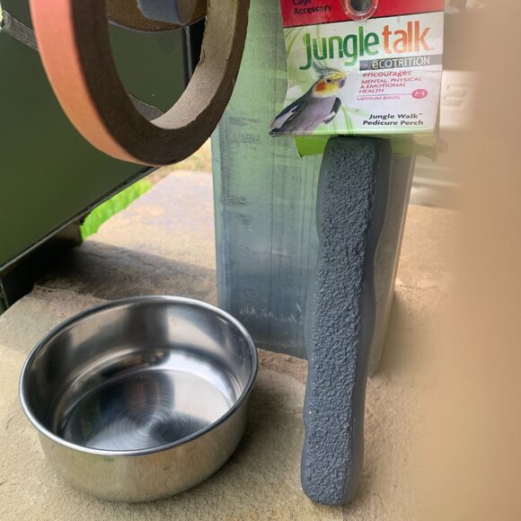 BIRD SUPPLIES - 3pc lot PARROT MACCAW, hanging cage toys, blocks, perch, bowl - Picture 9 of 13